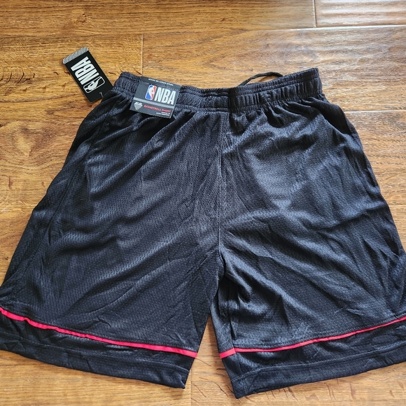 NBA Men's Classic AOP Mesh Practice Shorts Color Black ZSMA182S Size M Black Red - Picture 2 of 2